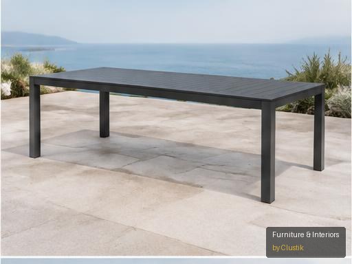 Horizonte Outdoor Table — editorial view 2